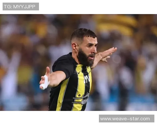 本泽马的传奇之路：从青涩少年到世界足球巨星的蜕变与辉煌