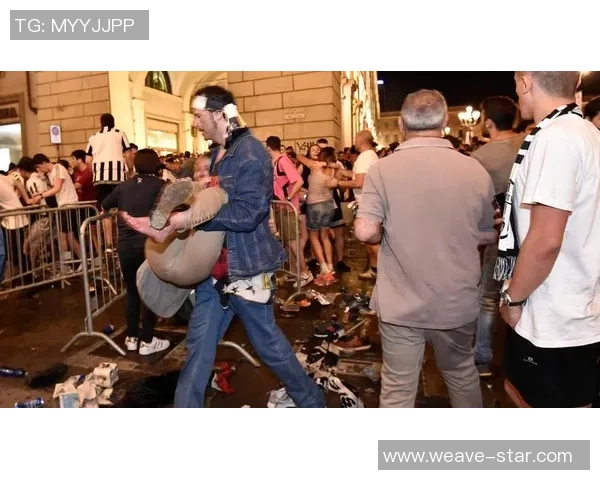 马赛欧冠赛后球迷冲突升级引发大规模斗殴现场混乱不堪